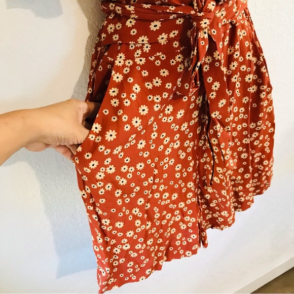Madewell Floral Wrap Front V Neck Romper Sz 4 - Picture 5 of 10